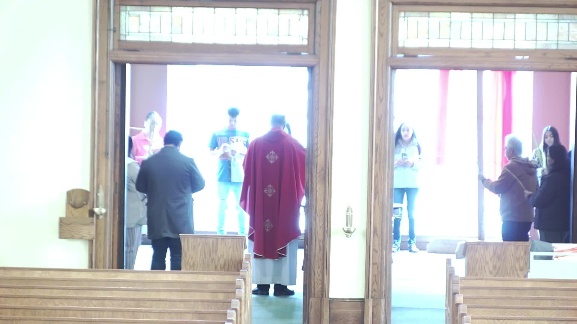 Holy Redeemer Catholic Church: Misa en español